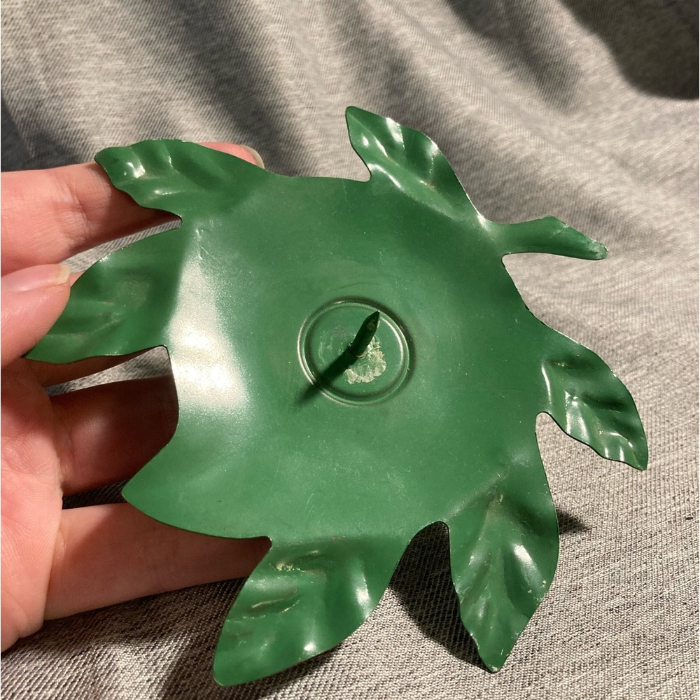 Green Metal Leaf Candle Holder - Picture 3 of 12